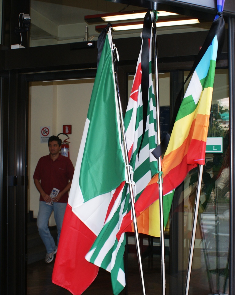 Cisl Veneto bandiere a lutto1